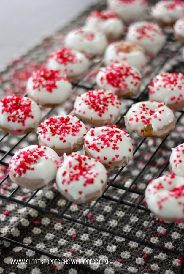 mini valentines donuts 6